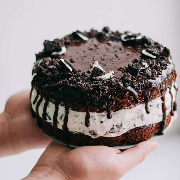 a picture of an oreo