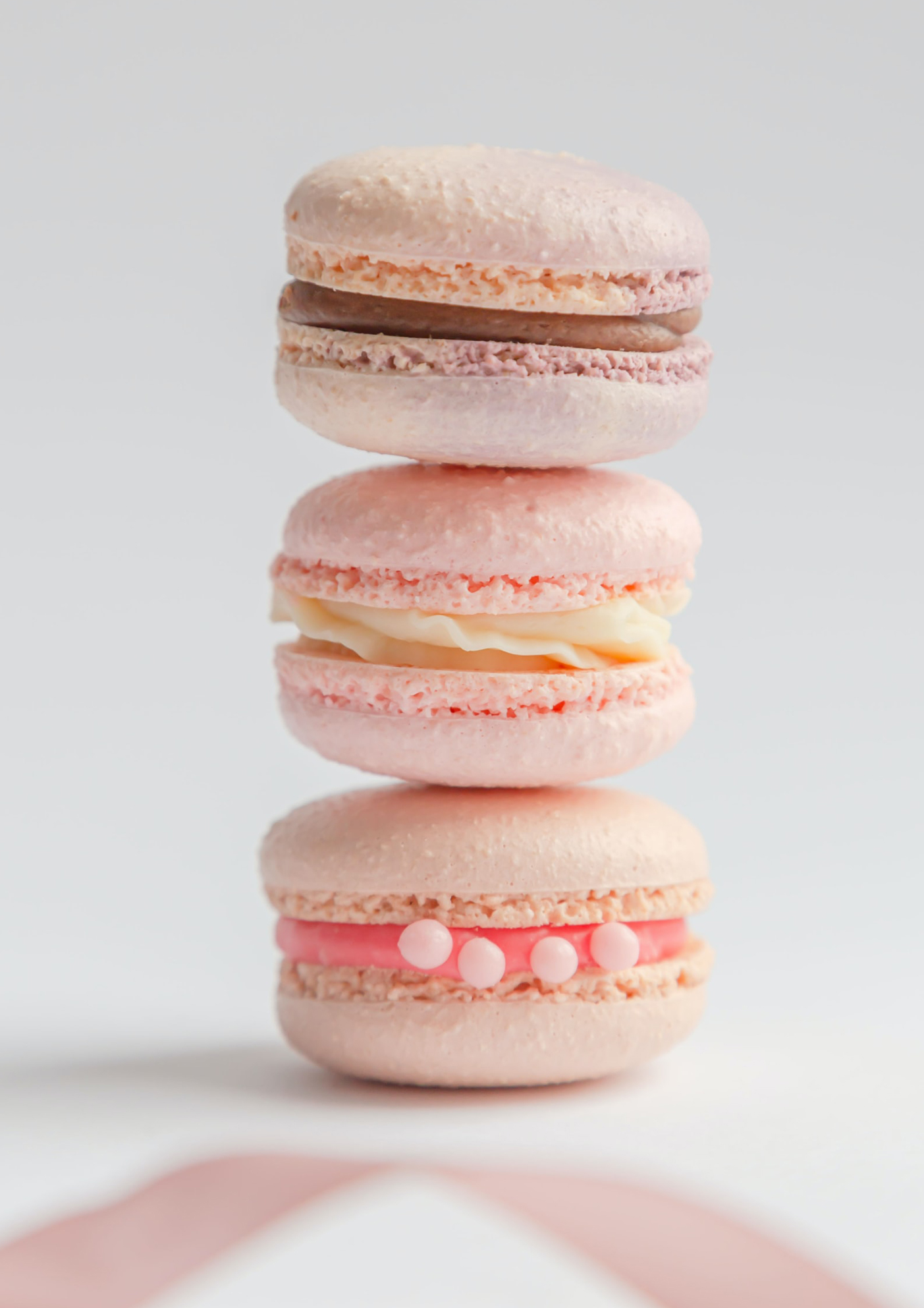 a photo of a macaron